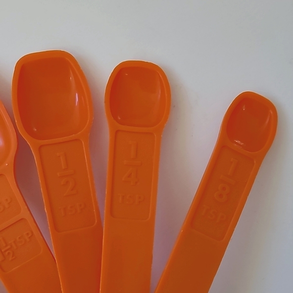 Vintage Tupperware measuring spoons - Picture 4 of 7